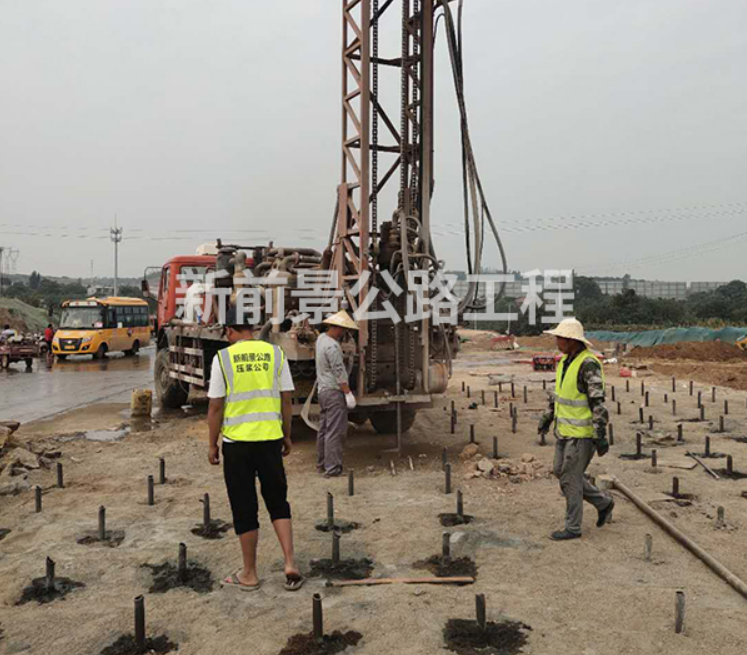 公路壓漿施工隊